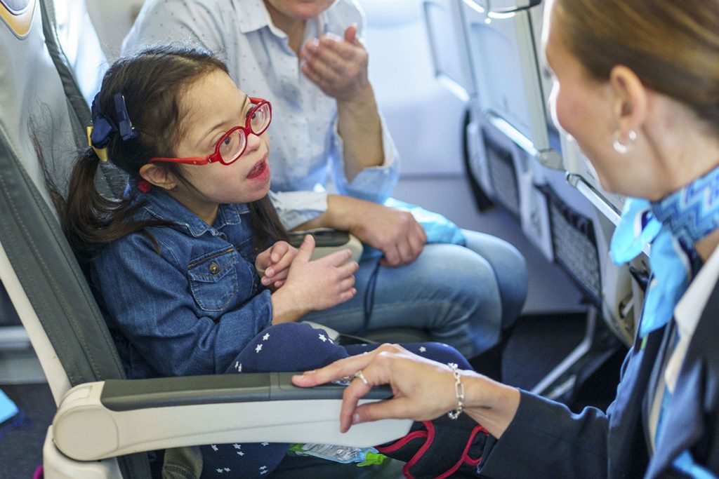 Colaboradores de empresas aéreas contemple informações e conhecimentos sobre o atendimento às crianças de 0 a 12 anos com o Transtorno do Espectro Autista. 